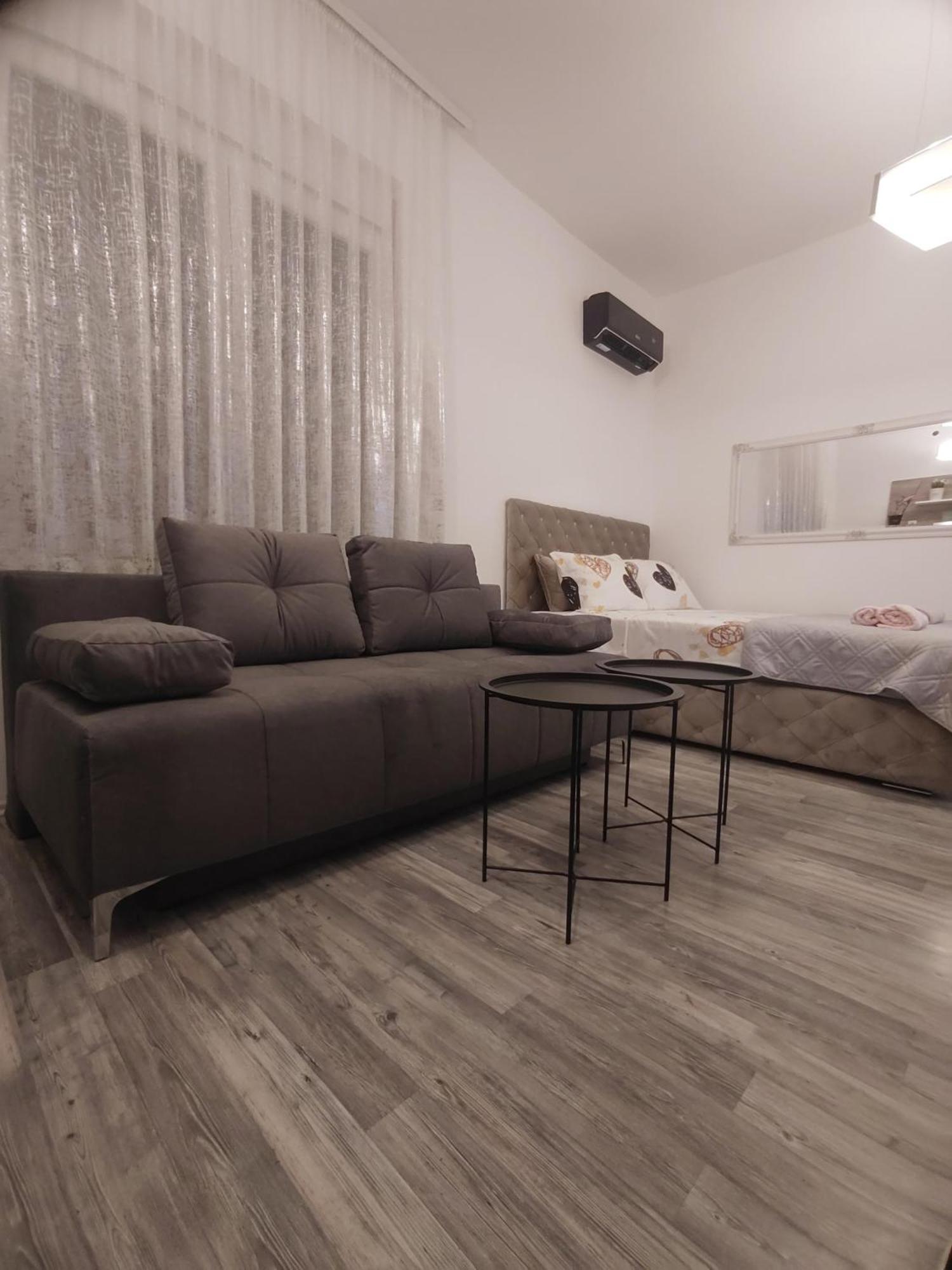 Jes Apartments Лесковац Экстерьер фото